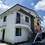 Urban Elegance: Trendy Modern Apartment In Wynwood