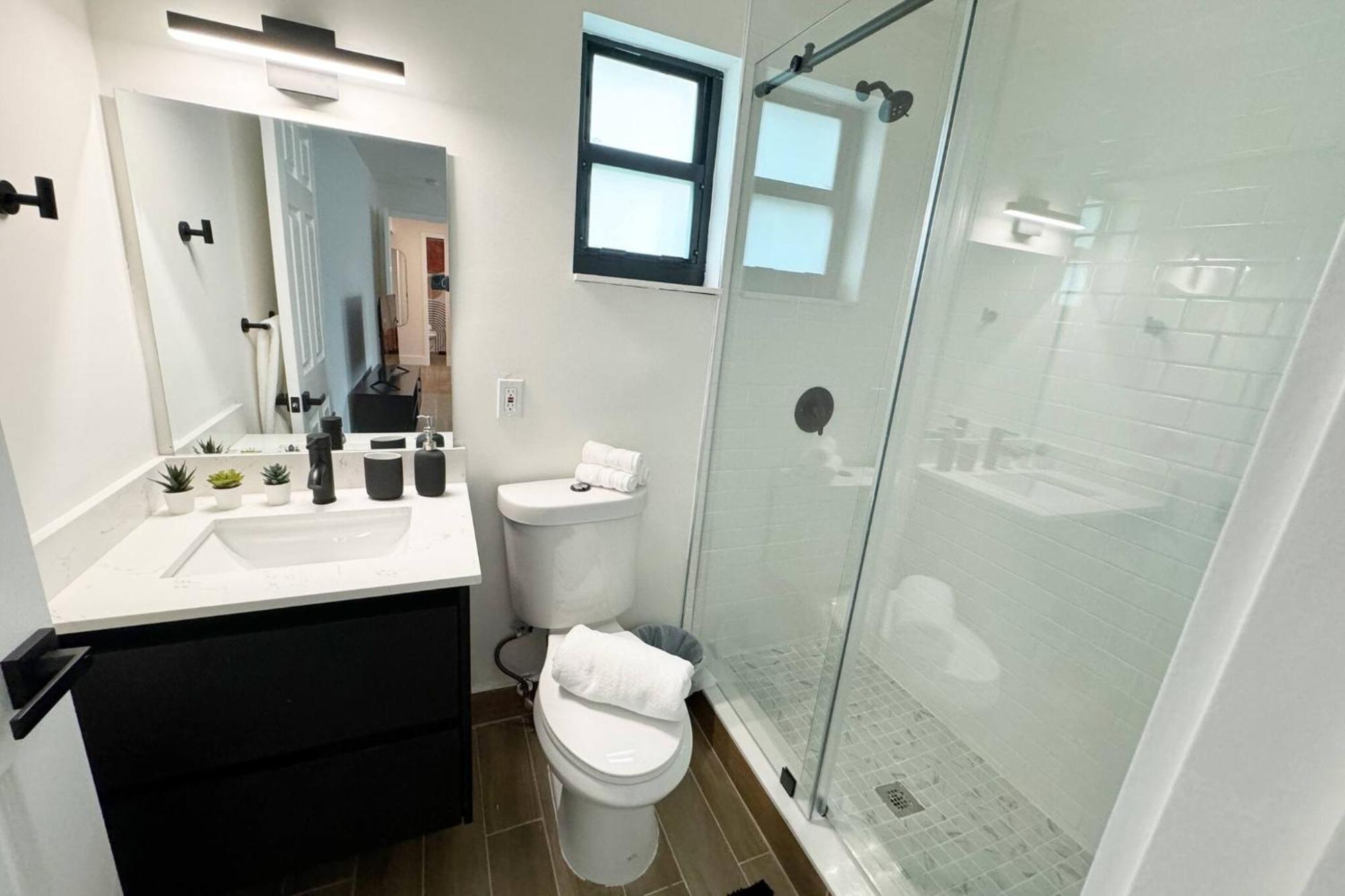 Urban Elegance: Trendy Modern In Wynwood Apartment Miami