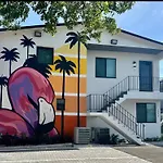 Urban Elegance: Trendy Modern Apartment In Wynwood